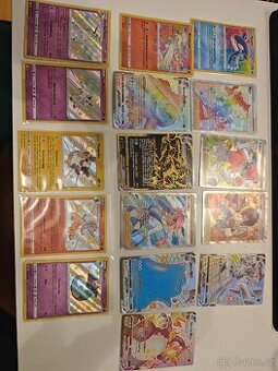 Německé Pokémon karty shining fates včetně Charizarda