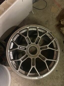 Ferrari 488 zavodní kolo