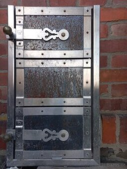 Dvířka ke kachlovým kamnům