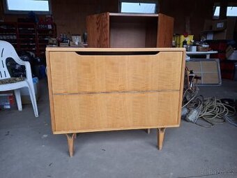 Dřevěný lakovaný peřiňák