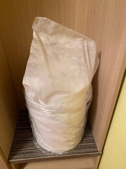 PRODÁM NETKANOU TEXTILII A NÁVLEKY NA NOHY