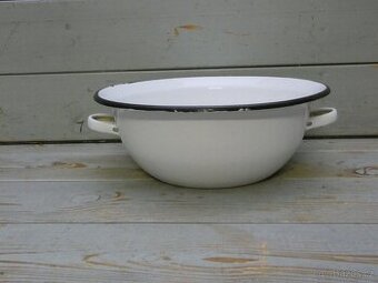 Bílá smaltovaná mísa s ušima