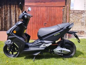 E-skútr - HECHT EQUIS BLACK + 2 helmy - 1