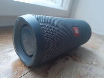 JBL reproduktor