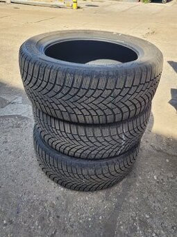 Pneu R17 225/50