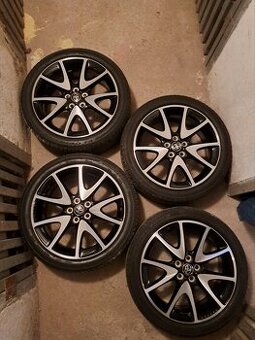 Toyota Yaris AL disky s pneu 205/45 R17