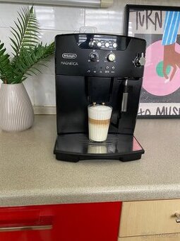Delonghi Magnifica ESAM 04.110 B + návod