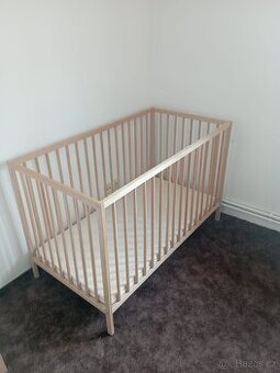 Dětská postýlka + přebalovací pult IKEA