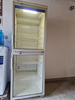 lednice prosklená, dvoudveřová, cena 6500,-Kč