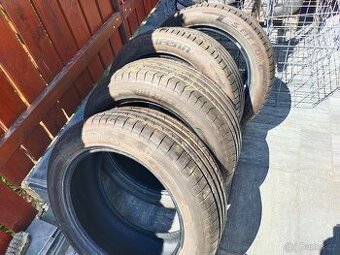 PRODAM LETNI PNEU 215/55/17 --VOREK SKORO 100%