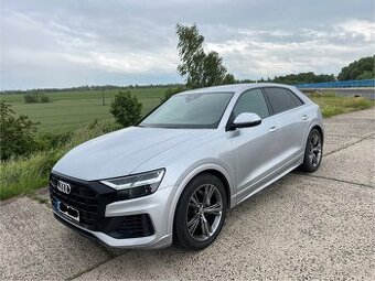 Audi Q8,75000 km,perketní stav