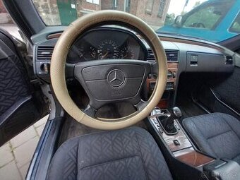 Prodám mercedes,w 202.1.8.benzin.94kw.rok1993.