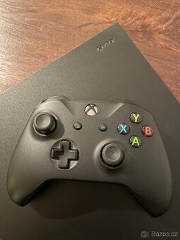 Xbox One X – výborný stav, plně funkční + originální ovladač