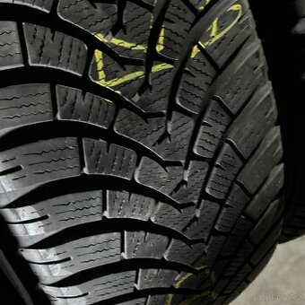 Zimní pneu 205/55 R17 95V Falken 7mm