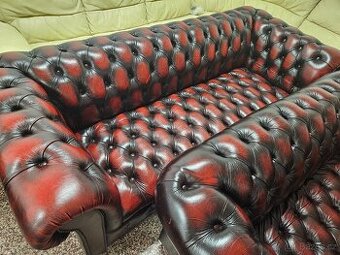CHESTERFIELD ŠTÝL KOŽENÁ,DVOJFAREBNÁ SEDAČKA