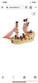 Dřevěná loď hračka s figurkami