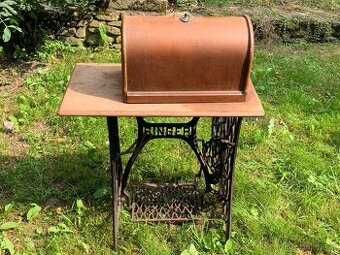 starožitný šicí stroj SINGER