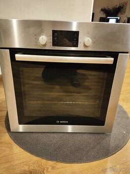 Vestavná horkovzdušná trouba Bosch