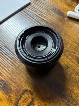 Objektiv Sony FE 35 mm f/1.8 (SEL35F18FB.SYX) černý