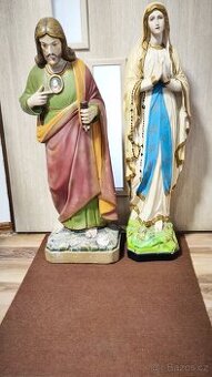 Pár velkých sakrálních soch – sádra.