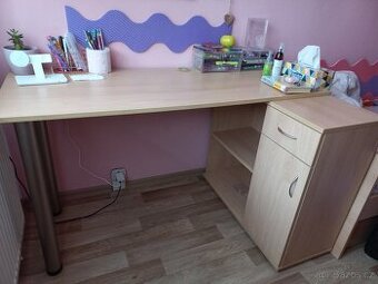 Prodám psací stůl