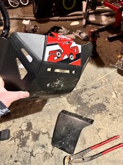 Honda CRF 300L kryt pod motor