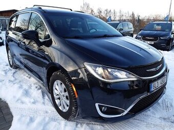 Chrysler Pacifica 3.6L, 7míst, tažné, LPG, 98.000km, Android
