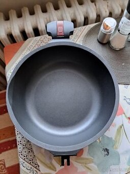 Potřebuji dlouhý úchyt na pánev Aston