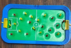 Retro stolní fotbálek