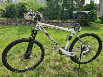 Lehký Scott Scale 80 + možno norská sedačka Hamax Siesta