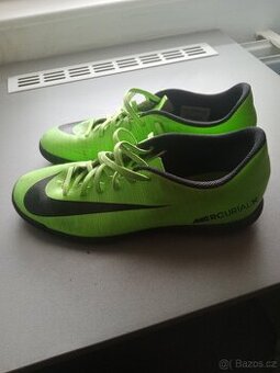 Kopačky Nike. turfy, kolíky. šrouby viz. popis a foto.