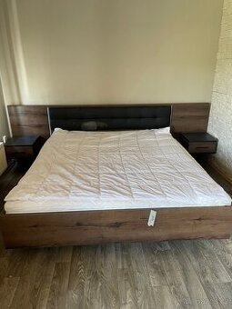 Manželská postel 200x200cm + nocni stolky