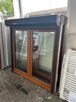 KRÁSNÉ PLASTOVÉ OKNA ZLATÝ DUB VČ.ROLET LOMAX 147x146-PLZEŇ