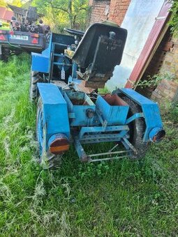 Traktor 4x4 kloubovy