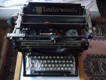 Psací stroj UNDERWOOD