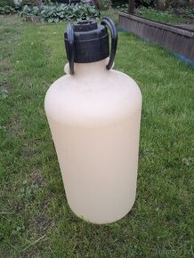 Plastový kanystr 25l - 1