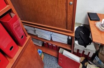 Skříňka bez dvířek - barva třešeň