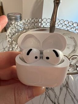Apple AirPods 4