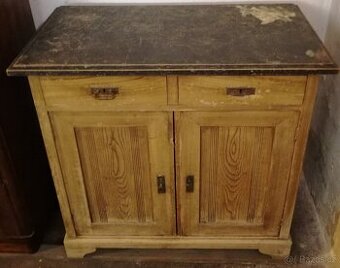 Starožitná skříň/komoda