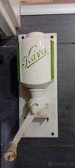 Starý mlynek na kavu