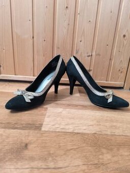 Černé semišové lodičky Tamaris,vel.40