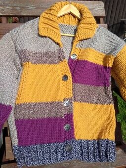 Dámský ručně pletený svetr