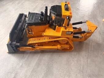 BRUDER 2452 Velký buldozer CAT