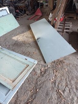 Prodám plechové dveře různých velikostí