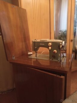 Prodám retro šicí stroj Lada