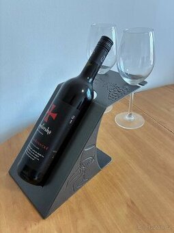 🍷 Kovový stojan / držák na víno – výroba na zakázku 🍷