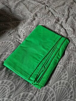 Zelené plátno na klíčování (green screen) – cca 1,6 × 2,6 m