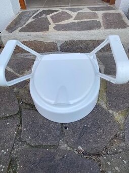 Nástavec na toaletu