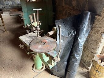 průmyslová bruska (ostřička) na pilové kotouče