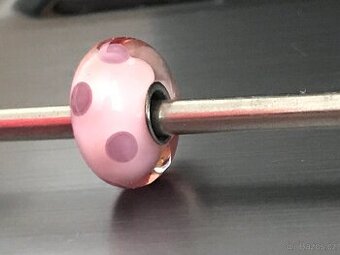 Trollbeads růžové tečky Rare Lila Dot